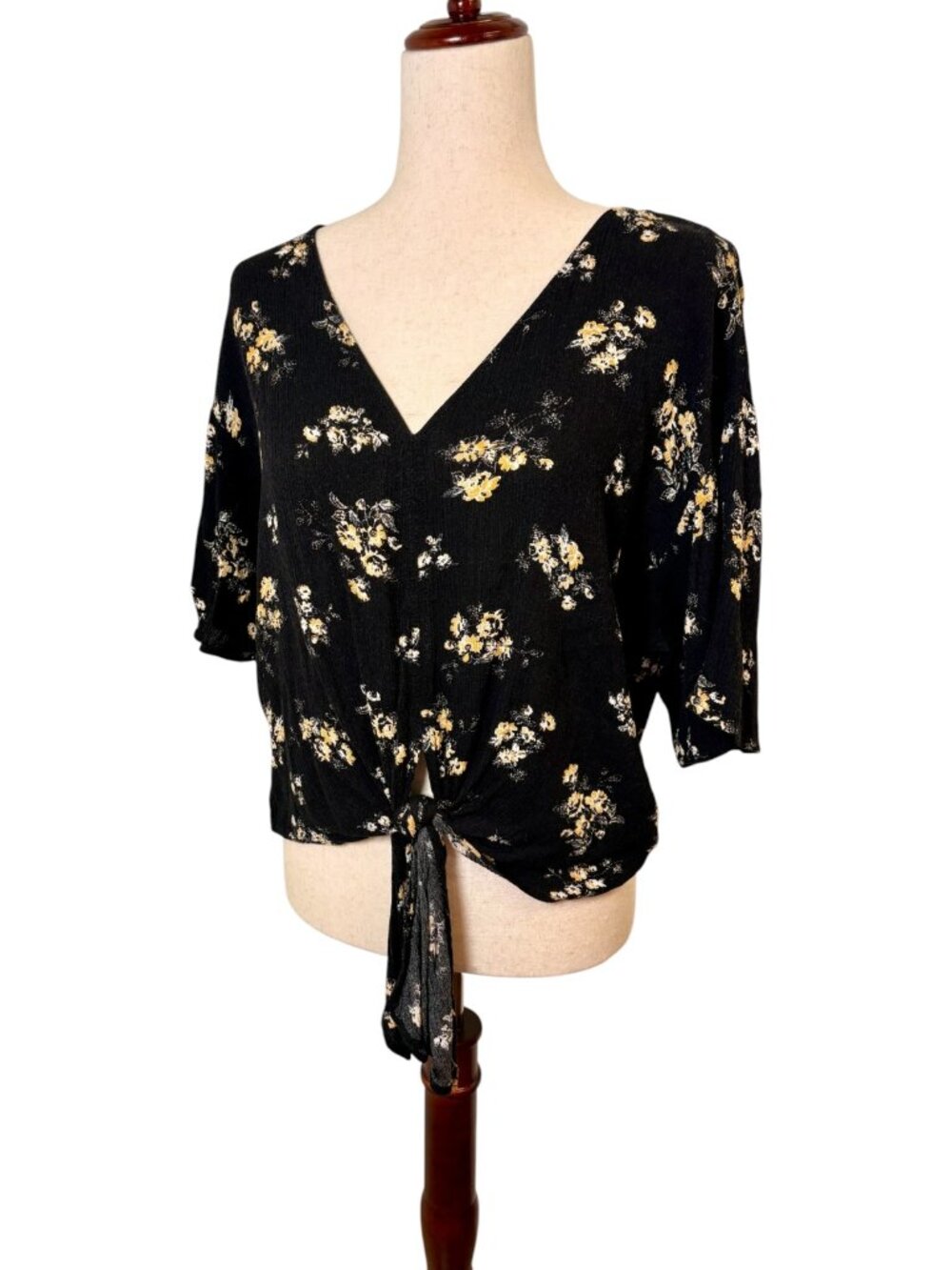 LUQ Black Yellow Floral Tie Front V Neck 100% Rayon Crop Top Boho Medium